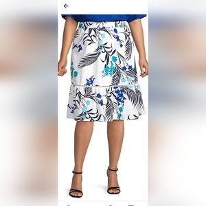 Liz Claiborne Skirt. White Palms. Size Petite Large. New with Tags.